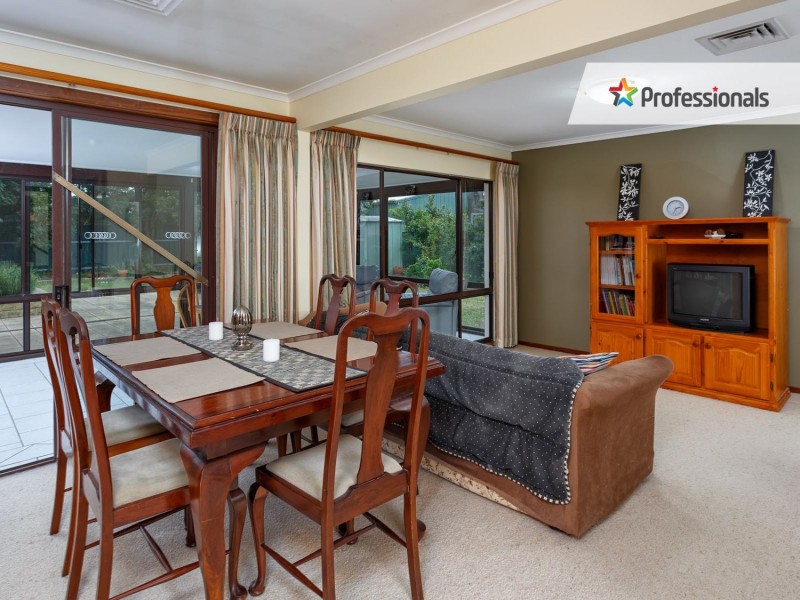 17 Taupo Drive, Lake Albert NSW 2650