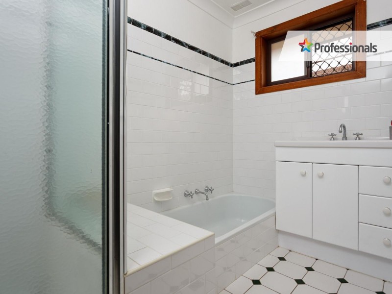 17 Taupo Drive, Lake Albert NSW 2650