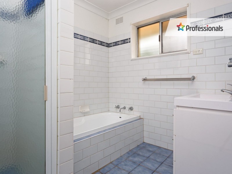 4 Paisley Street, Lake Albert NSW 2650