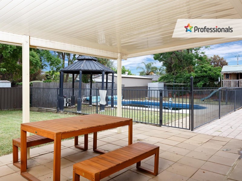 4 Paisley Street, Lake Albert NSW 2650