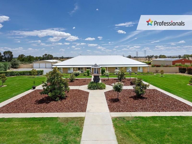 2 Tamarind Place, Lake Albert NSW 2650