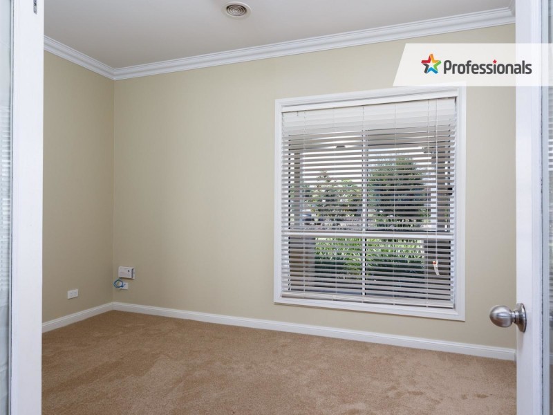 2 Tamarind Place, Lake Albert NSW 2650