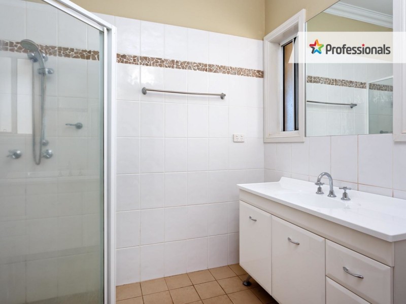 2 Tamarind Place, Lake Albert NSW 2650