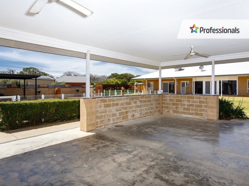 2 Tamarind Place, Lake Albert NSW 2650