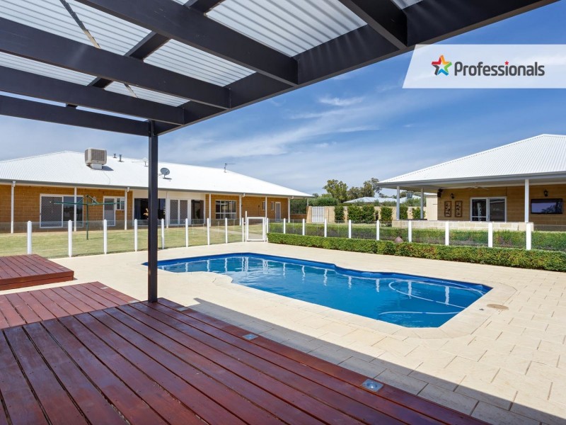 2 Tamarind Place, Lake Albert NSW 2650