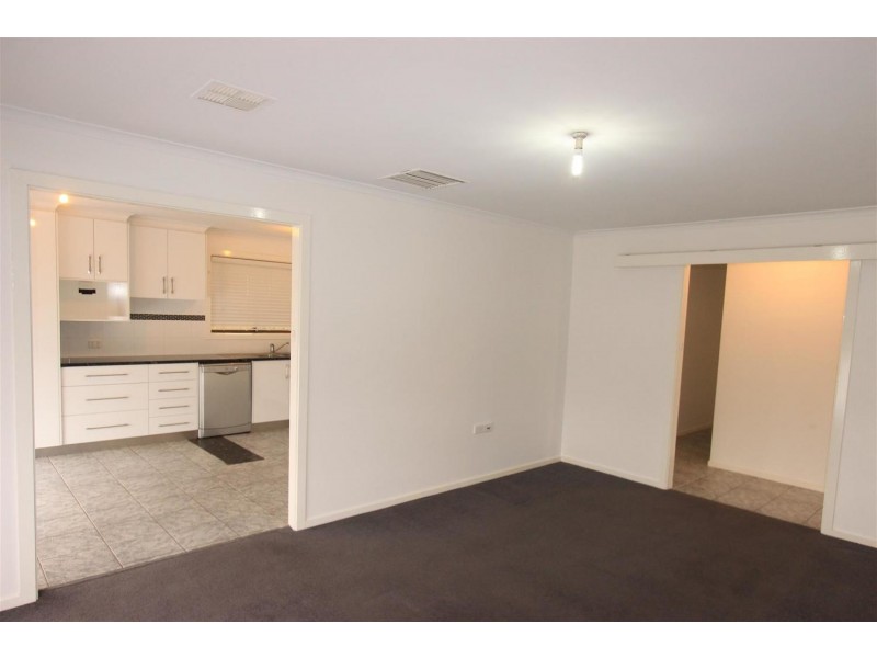 17  Dove Street, Mount Austin NSW 2650