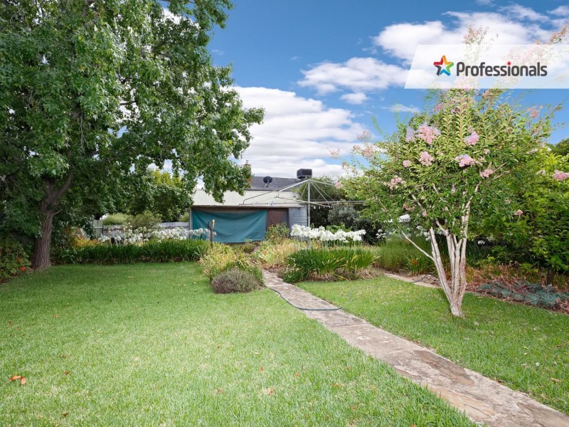 52 Grandveiw Avenue, Turvey Park NSW 2650