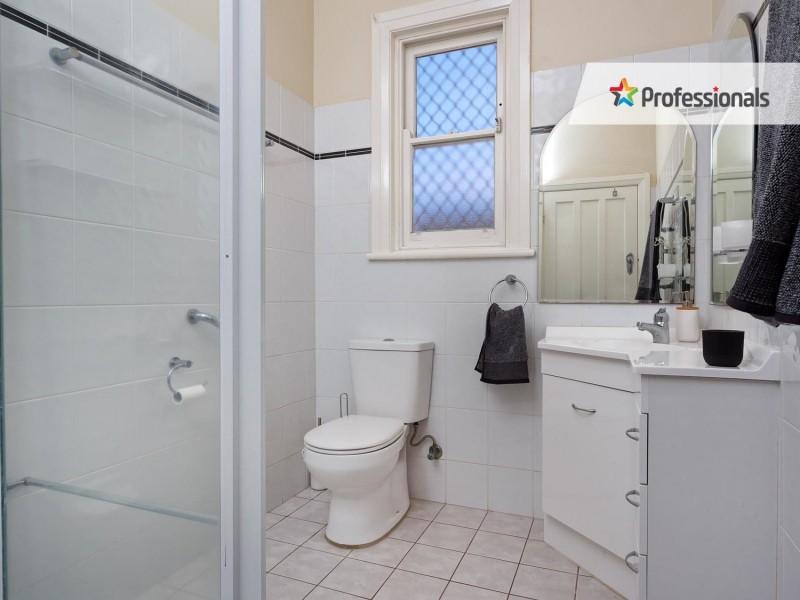 33 Macleay Street, Turvey Park NSW 2650