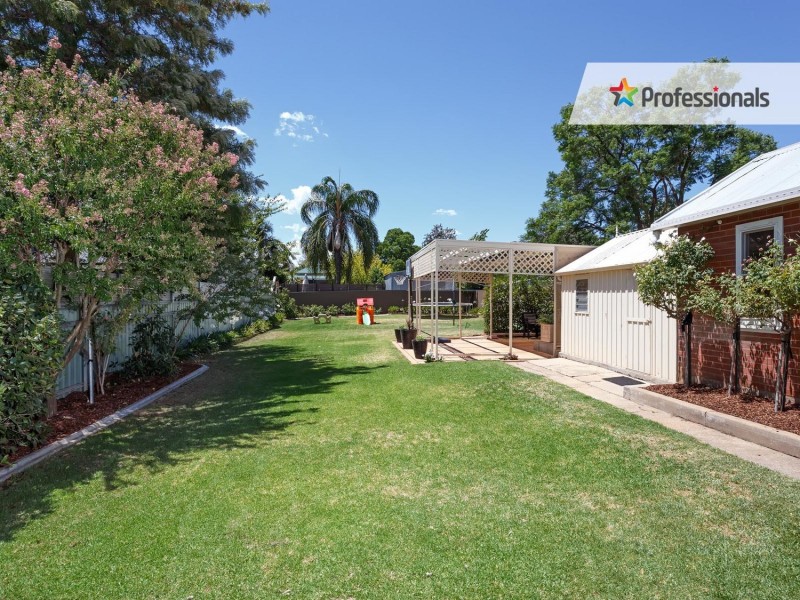 33 Macleay Street, Turvey Park NSW 2650