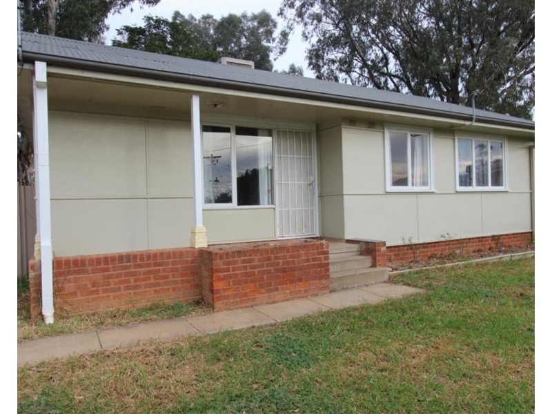 6 Townsend Place, Mount Austin NSW 2650