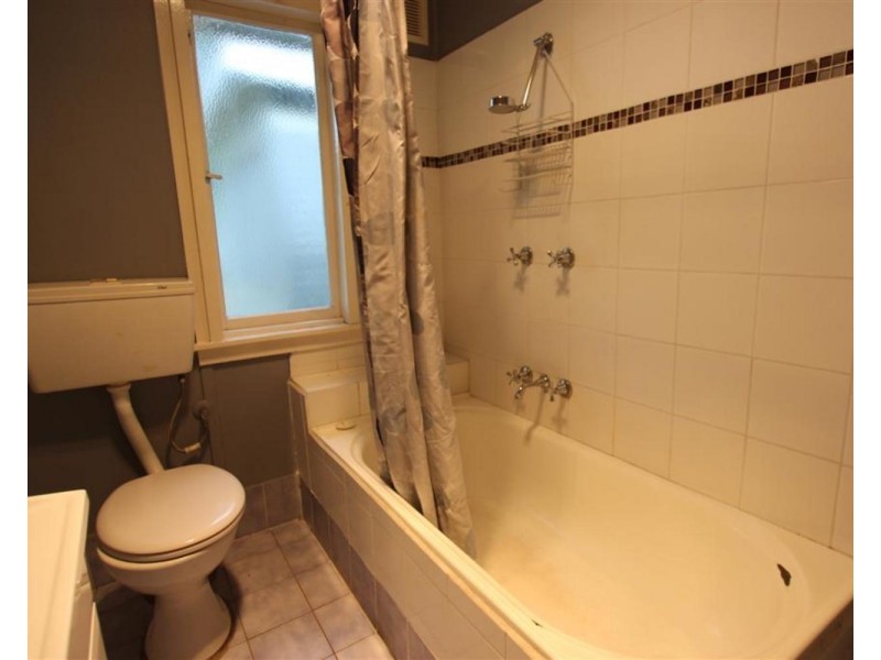 6 Townsend Place, Mount Austin NSW 2650