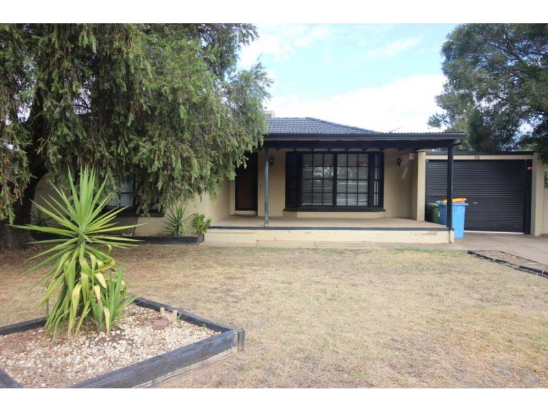 38 Pinaroo Drive, Wagga Wagga NSW 2650