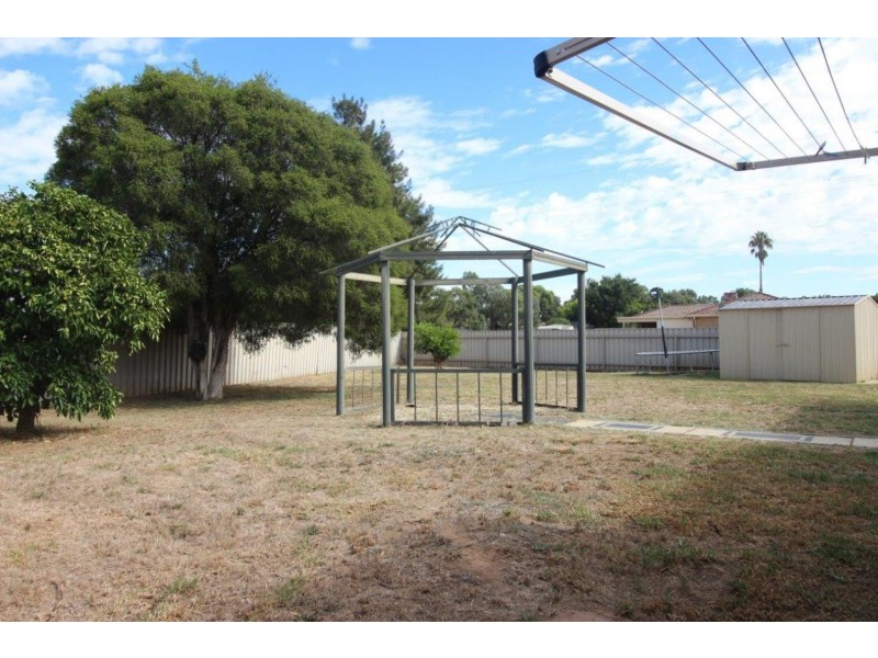 38 Pinaroo Drive, Wagga Wagga NSW 2650