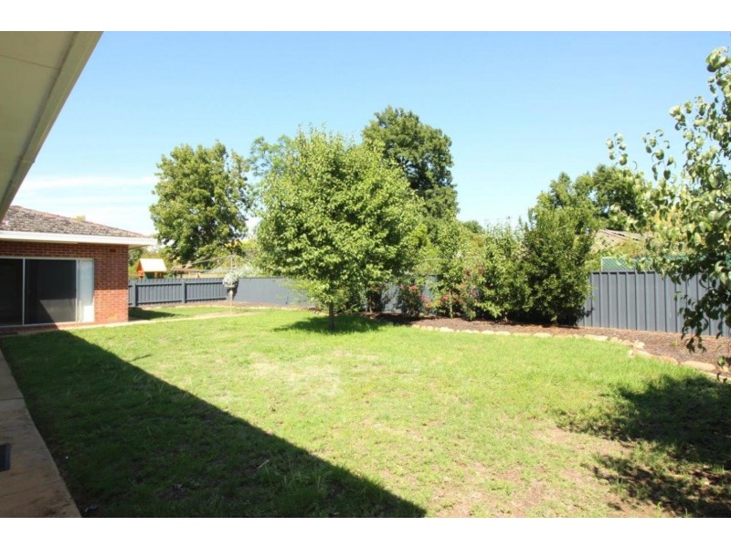 22 Dalkeith Avenue, Lake Albert NSW 2650