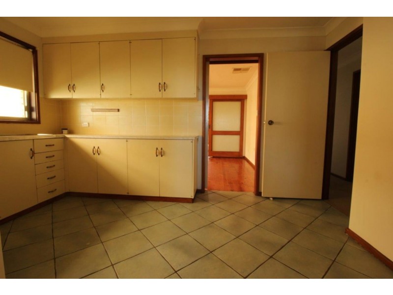 6 Truman Avenue, Tolland NSW 2650