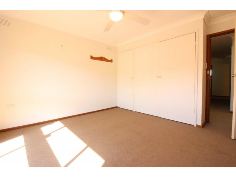 6 Truman Avenue, Tolland NSW 2650
