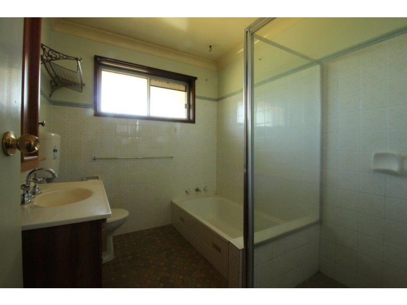 6 Truman Avenue, Tolland NSW 2650