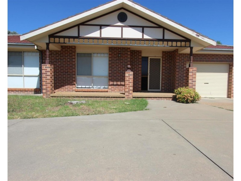 1/13 Bamarook Crescent, Wagga Wagga NSW 2650