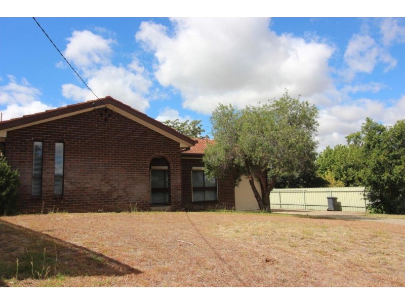 35 Malaya Drive, Tolland NSW 2650