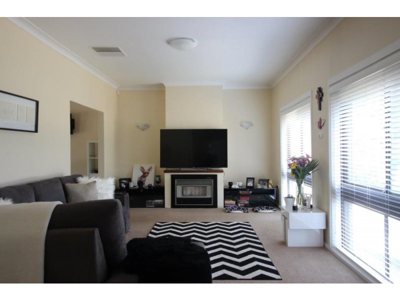 35 Malaya Drive, Tolland NSW 2650