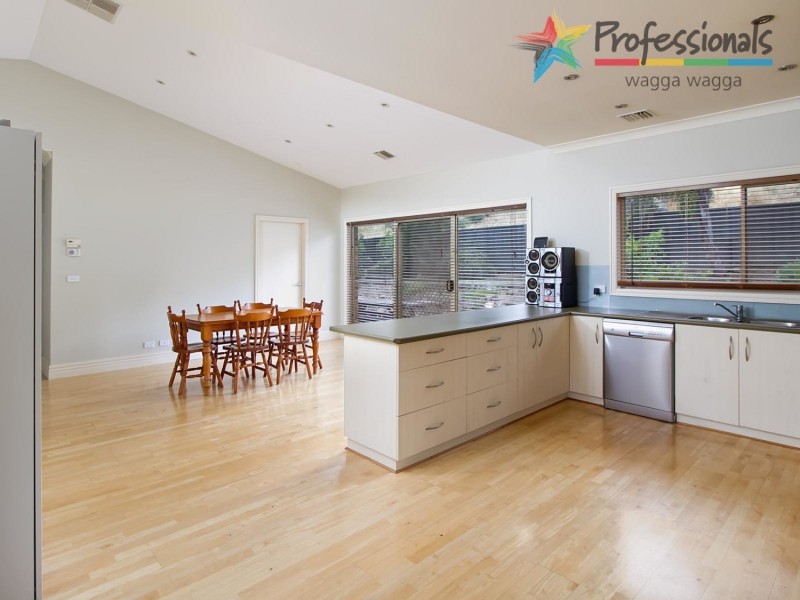 18 Stellway Close, Kooringal NSW 2650