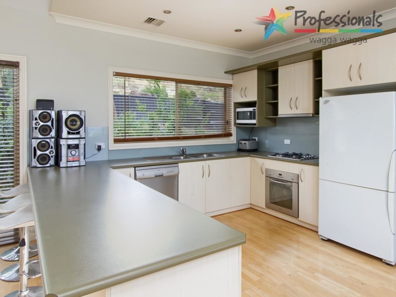 18 Stellway Close, Kooringal NSW 2650