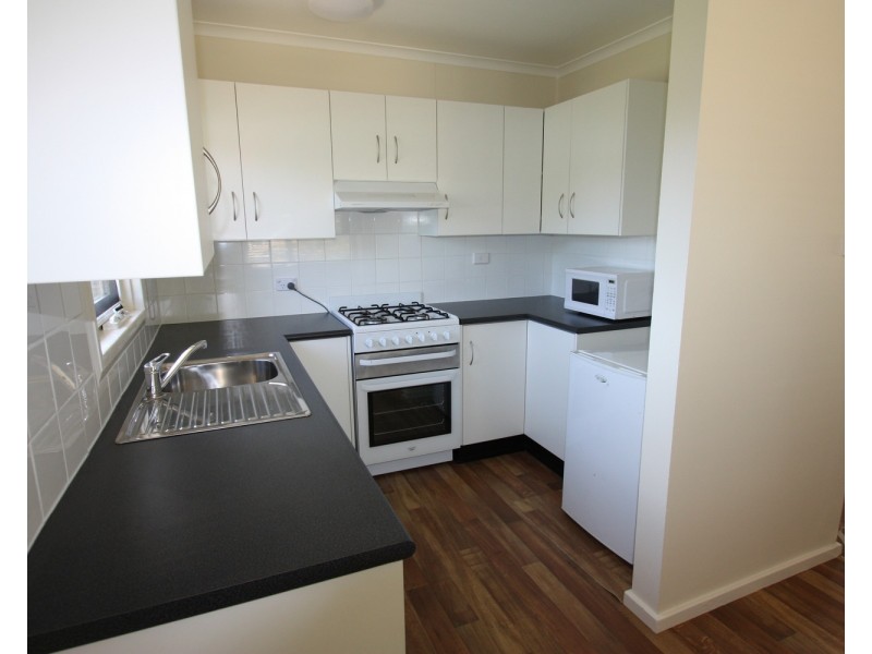 7 Flynn Place, Tolland NSW 2650