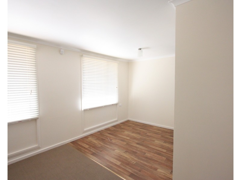 7 Flynn Place, Tolland NSW 2650