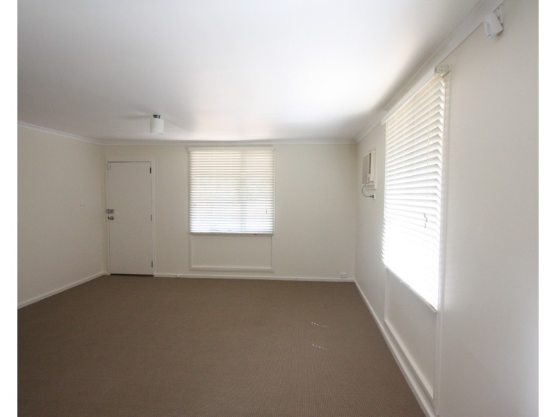 7 Flynn Place, Tolland NSW 2650