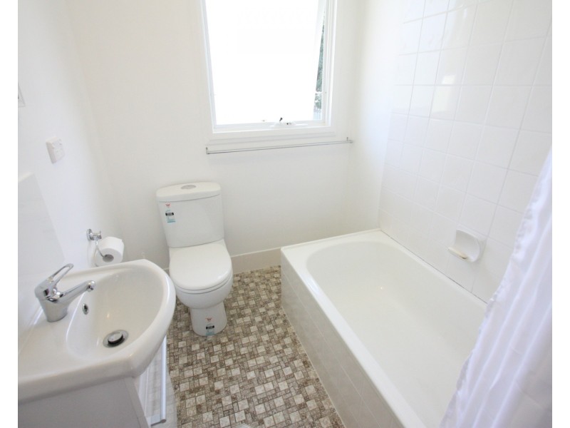 7 Flynn Place, Tolland NSW 2650