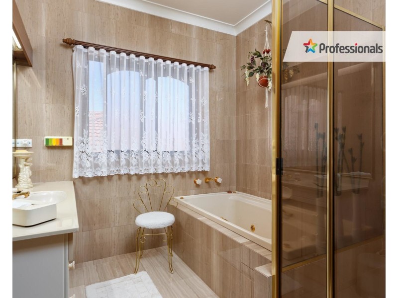 3 Malaya Drive, Tolland NSW 2650