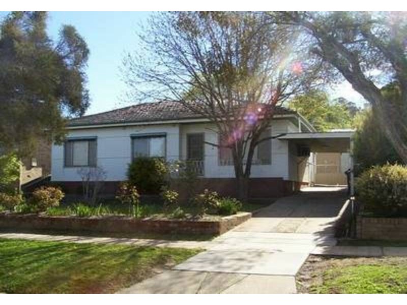 42 Grove Street, Kooringal NSW 2650