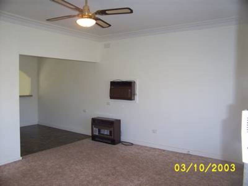 42 Grove Street, Kooringal NSW 2650