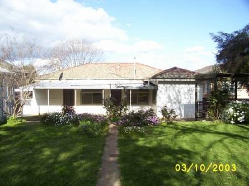 42 Grove Street, Kooringal NSW 2650