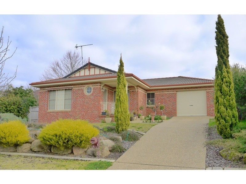 2/1 Melville Place, Tatton NSW 2650