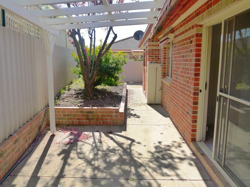 2/1 Melville Place, Tatton NSW 2650