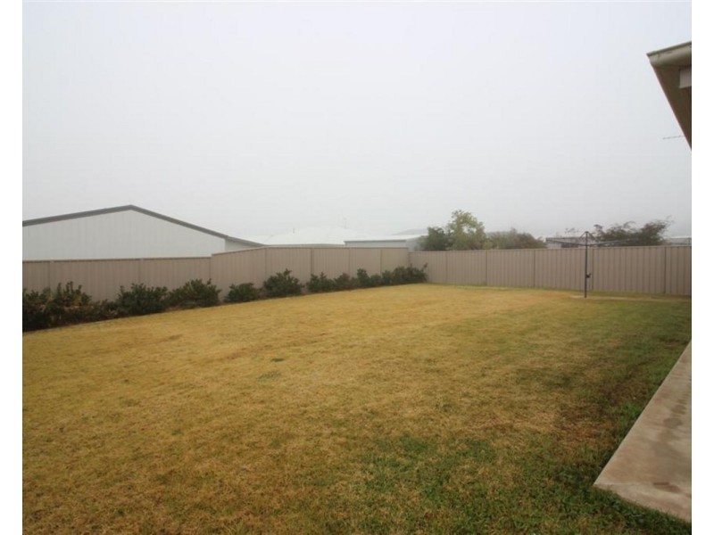 66 Strickland Drive, Boorooma NSW 2650