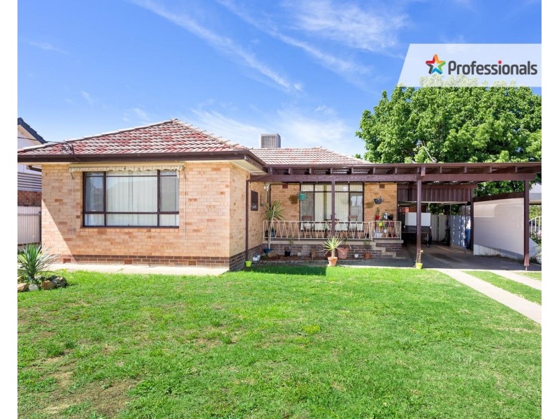 4 Walteela Avenue, Mount Austin NSW 2650