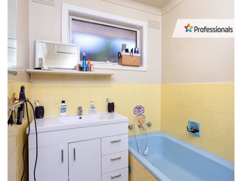4 Walteela Avenue, Mount Austin NSW 2650