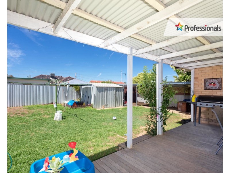 4 Walteela Avenue, Mount Austin NSW 2650