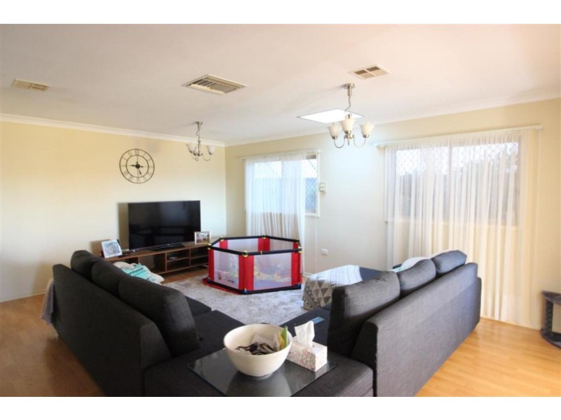 24 Andrews Avenue, Kooringal NSW 2650