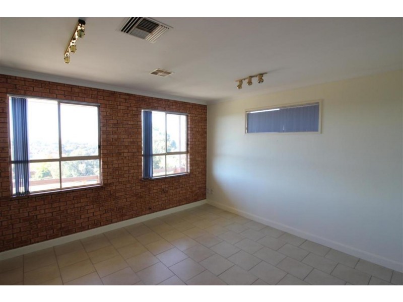 24 Andrews Avenue, Kooringal NSW 2650