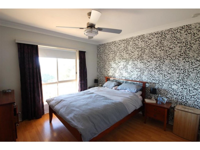 24 Andrews Avenue, Kooringal NSW 2650