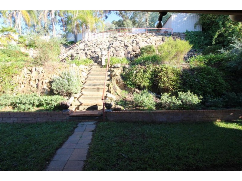 24 Andrews Avenue, Kooringal NSW 2650