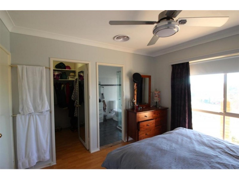 24 Andrews Avenue, Kooringal NSW 2650