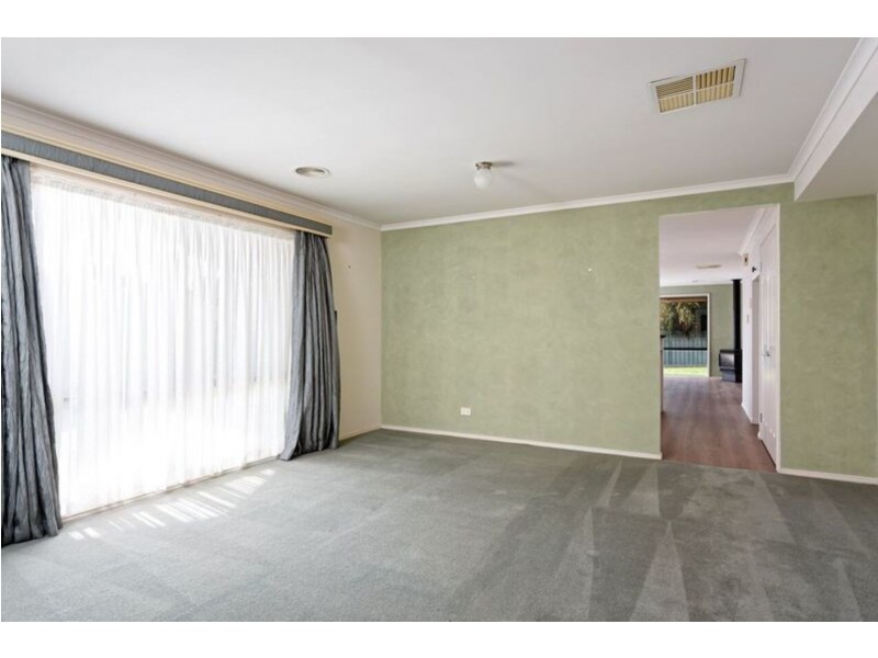 10 Walla Place, Glenfield Park NSW 2650