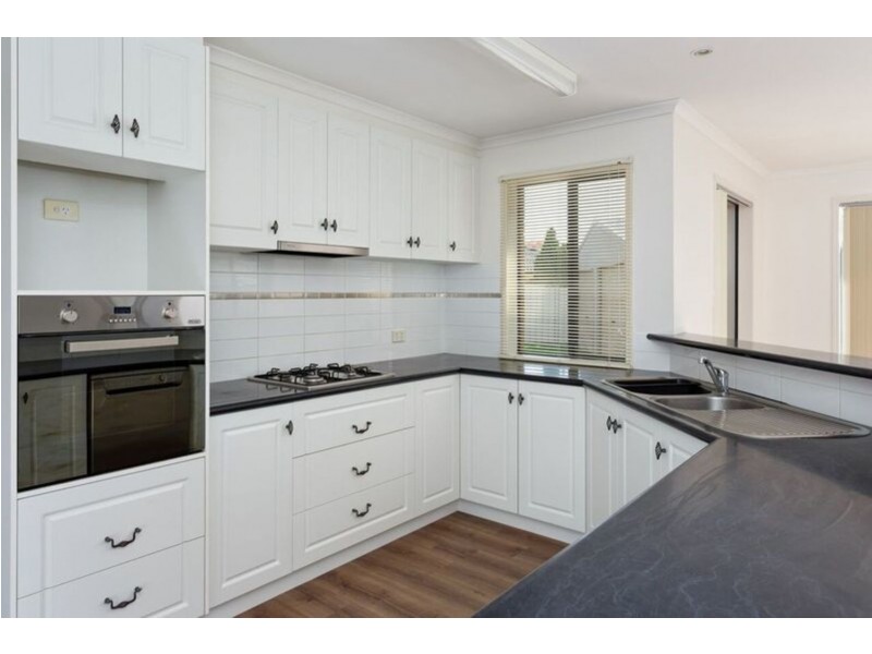 10 Walla Place, Glenfield Park NSW 2650