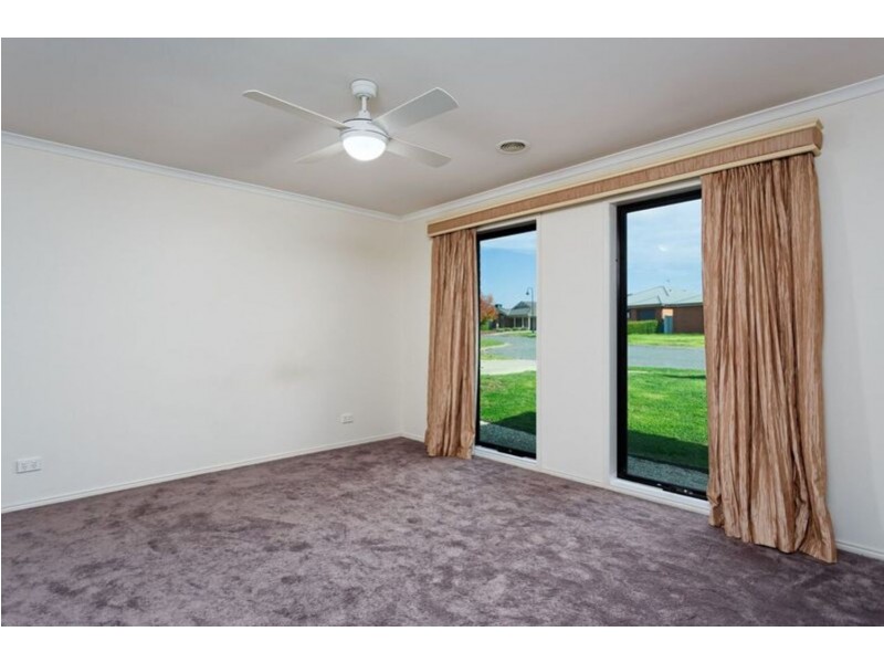 10 Walla Place, Glenfield Park NSW 2650