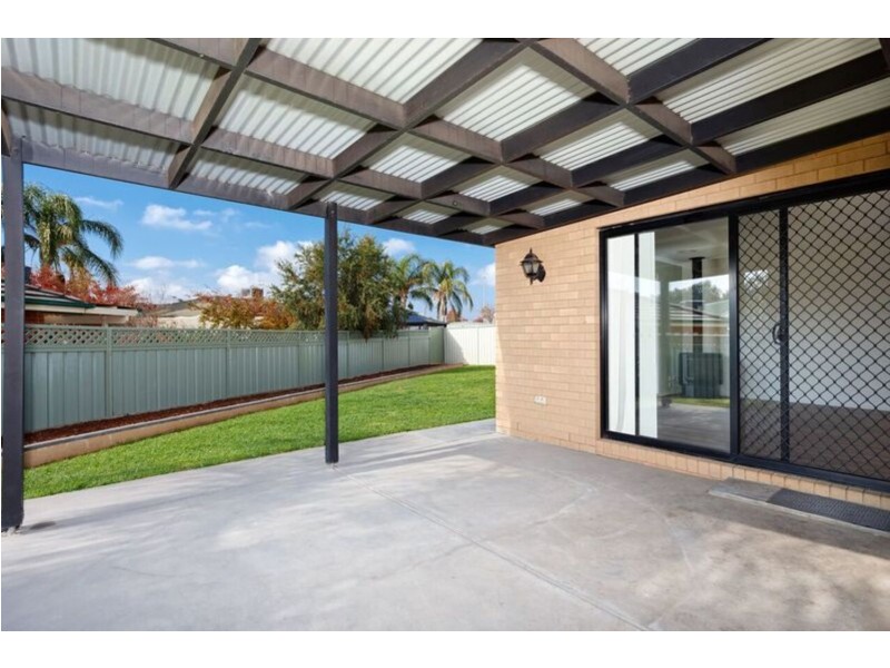 10 Walla Place, Glenfield Park NSW 2650