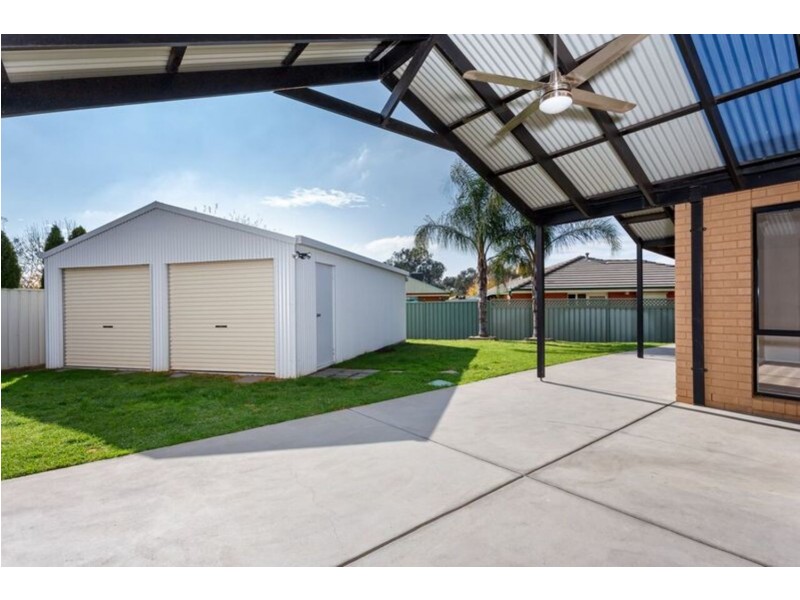 10 Walla Place, Glenfield Park NSW 2650